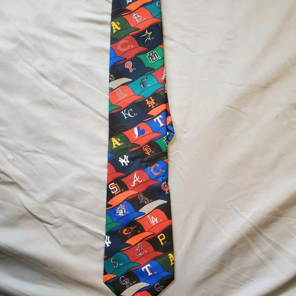 Vintage 1995 Surrey‎ MLB Baseball Necktie Caps Hats Major League Teams Print Usa